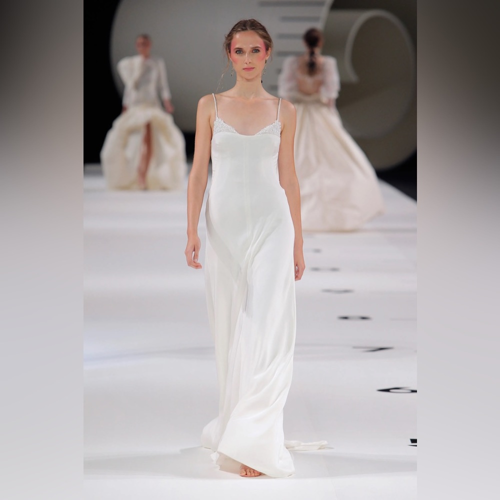 Yolancris Tigris Simple, Chic Wedding Dress